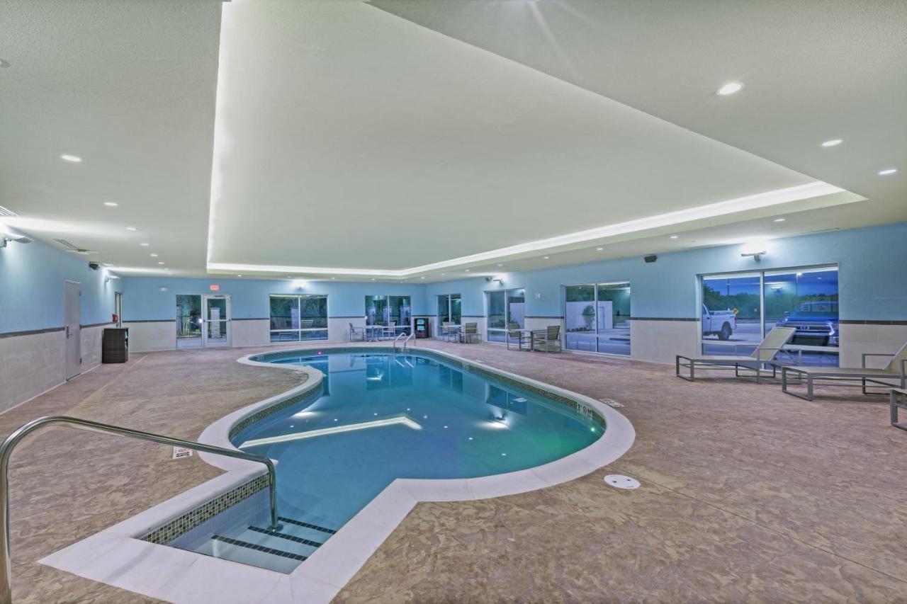 Holiday Inn Express & Suites - Parsons By Ihg Екстер'єр фото